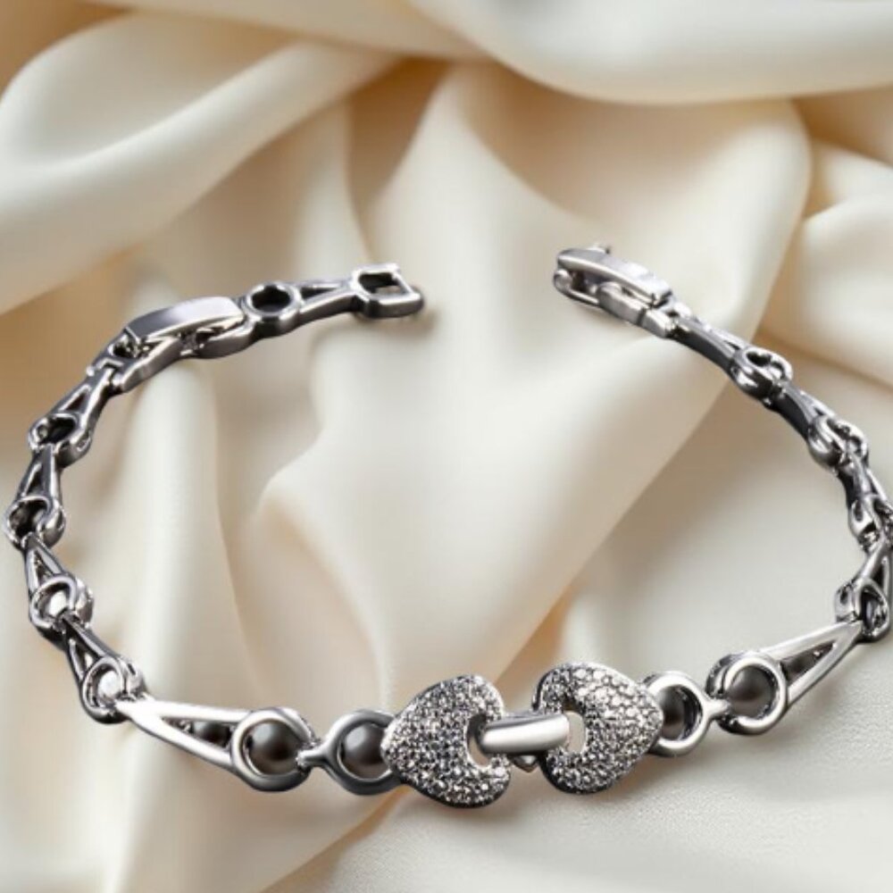 18K Gold Plated Heart Shaped Bracelet Copper Alloy Zirconia With Extensor